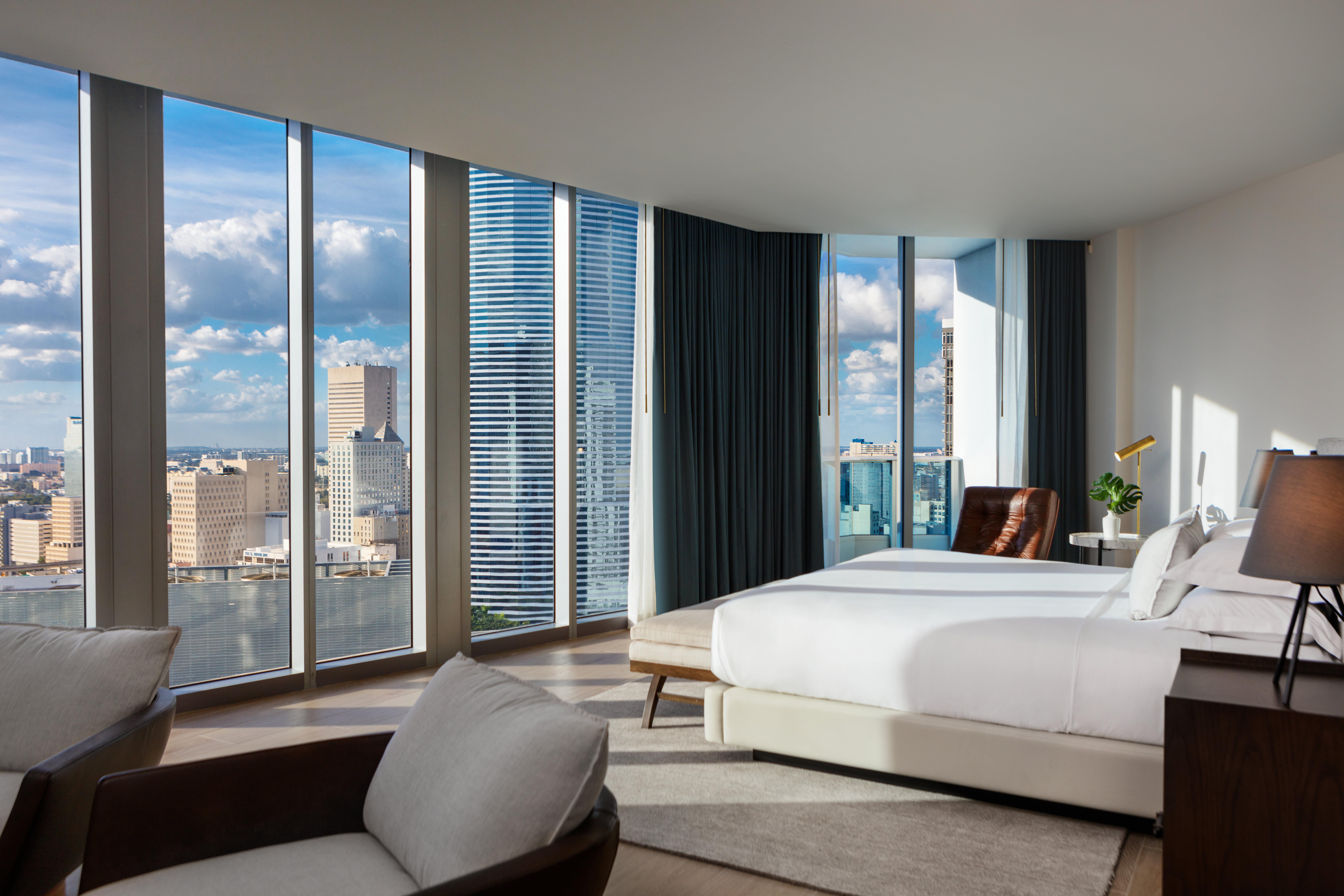 Kimpton Epic Hotel By Ihg Miami Exteriér fotografie A bedroom at the Mandarin Oriental