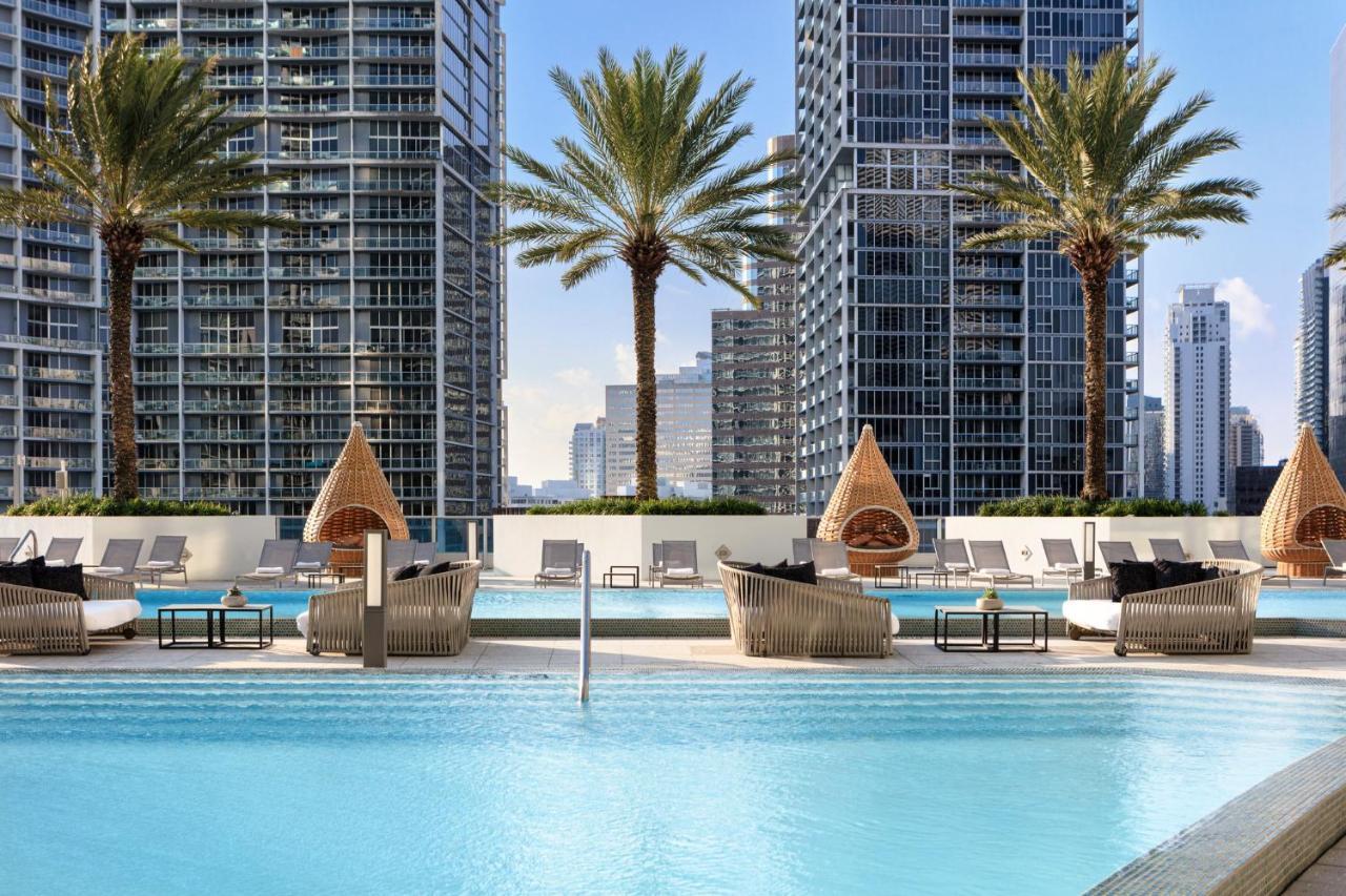 Kimpton Epic Hotel By Ihg Miami Exteriér fotografie The rooftop pool at the SLS Brickell