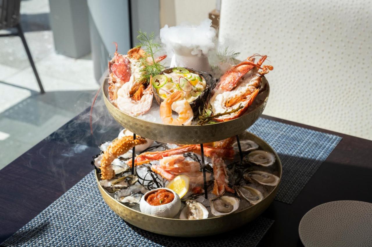 Kimpton Epic Hotel By Ihg Miami Exteriér fotografie A seafood platter