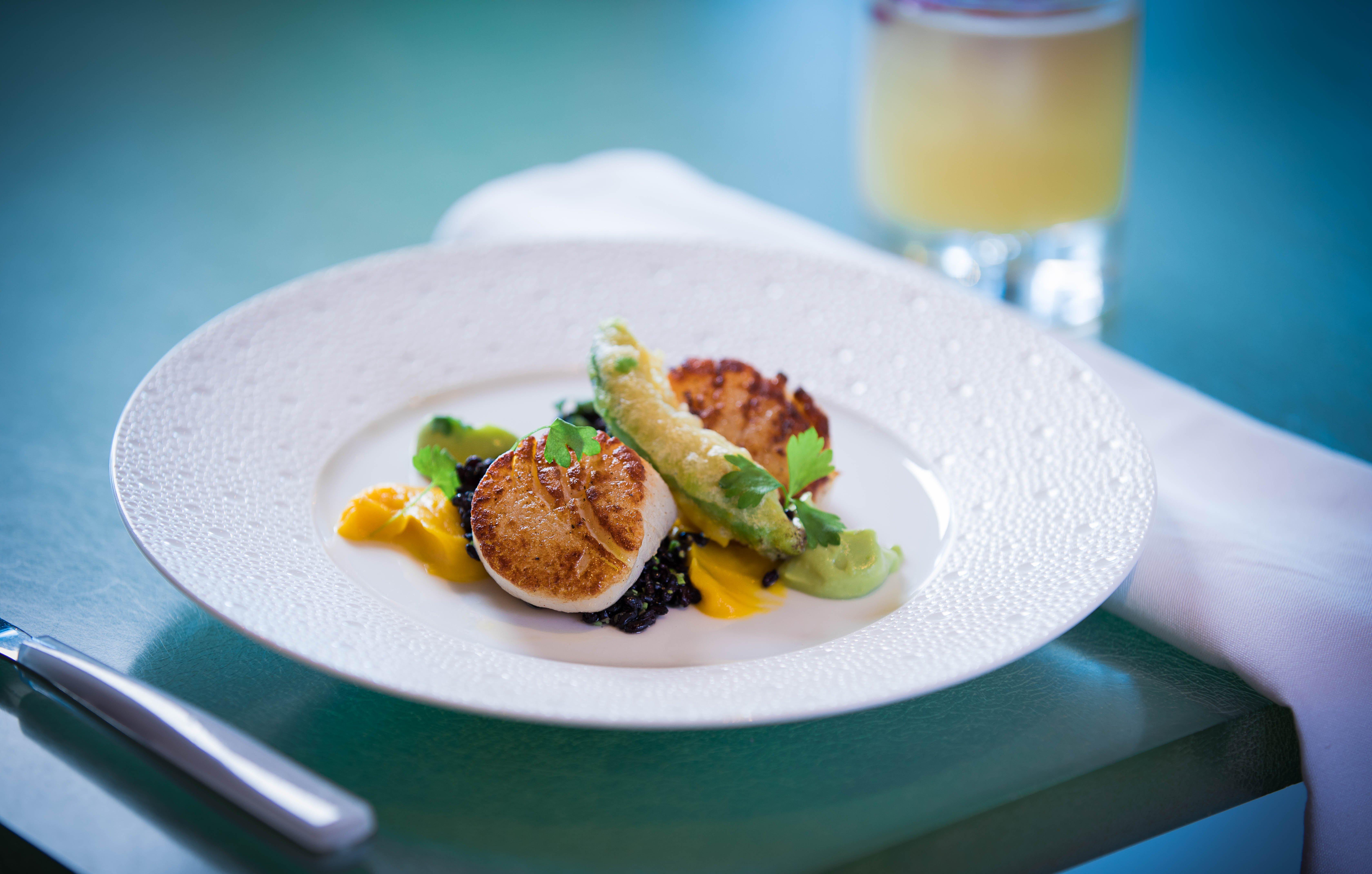 Kimpton Epic Hotel By Ihg Miami Exteriér fotografie Scallops with black pudding and mango